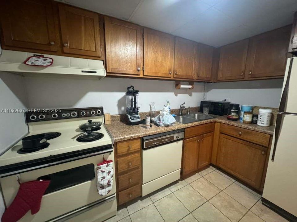 For Sale: $105,000 (1 beds, 1 baths, 800 Square Feet)