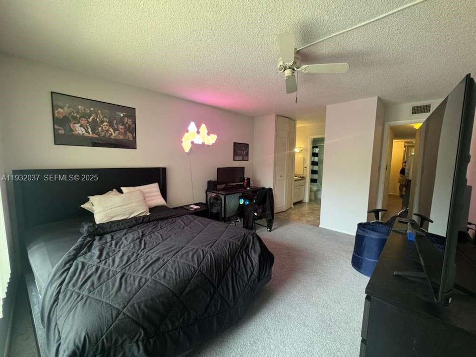 For Sale: $105,000 (1 beds, 1 baths, 800 Square Feet)
