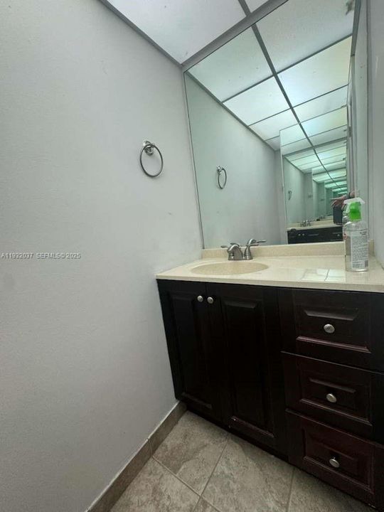 For Sale: $105,000 (1 beds, 1 baths, 800 Square Feet)