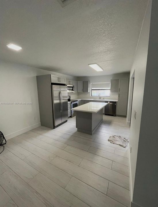 For Rent: $3,000 (3 beds, 2 baths, 1462 Square Feet)