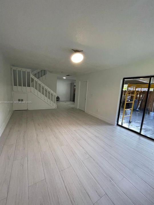 For Rent: $3,000 (3 beds, 2 baths, 1462 Square Feet)