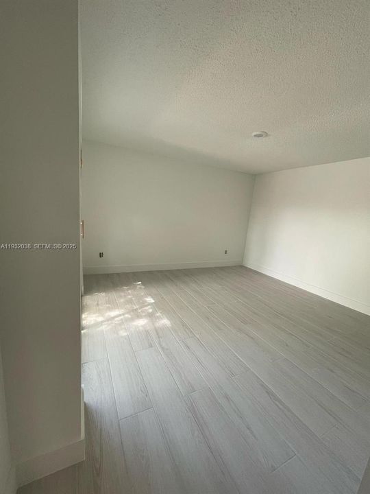 For Rent: $3,000 (3 beds, 2 baths, 1462 Square Feet)