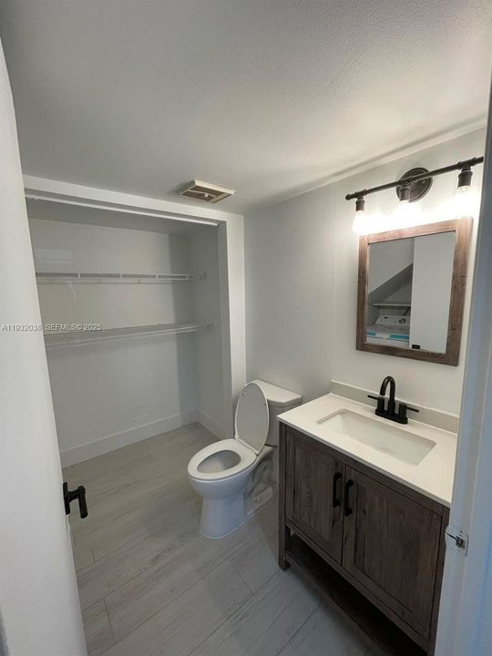 For Rent: $3,000 (3 beds, 2 baths, 1462 Square Feet)