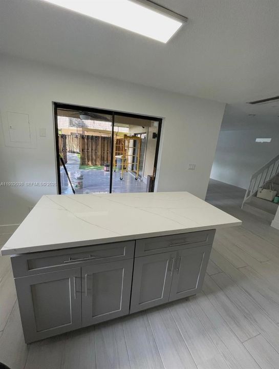 For Rent: $3,000 (3 beds, 2 baths, 1462 Square Feet)