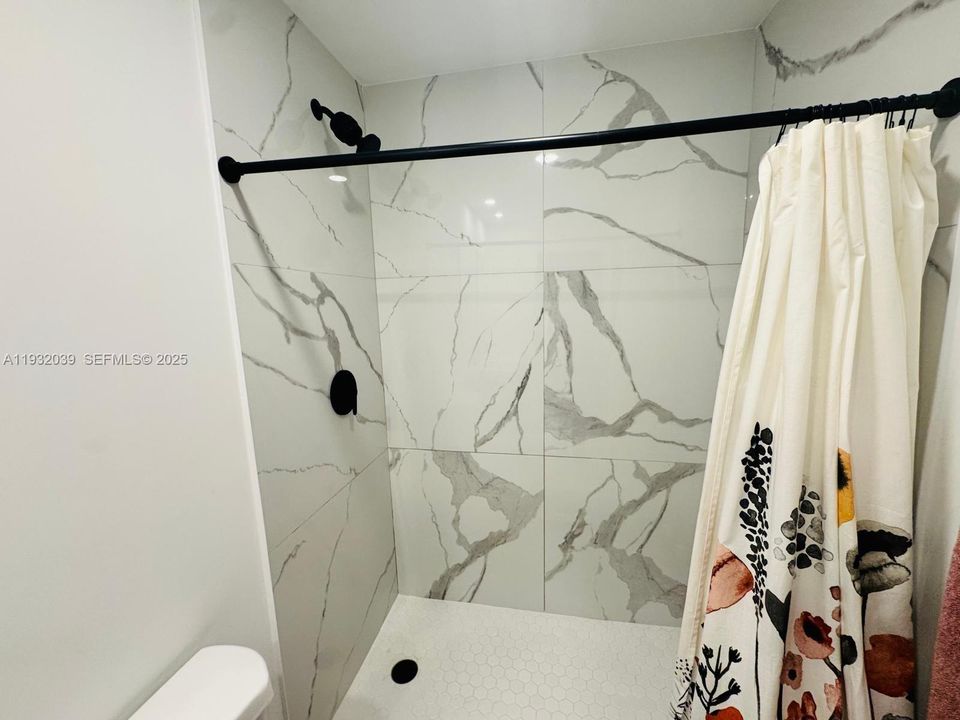 出租: $3,950 (5 贝兹, 3 浴室, 1810 平方英尺)