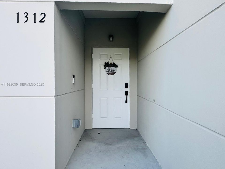 出租: $3,950 (5 贝兹, 3 浴室, 1810 平方英尺)