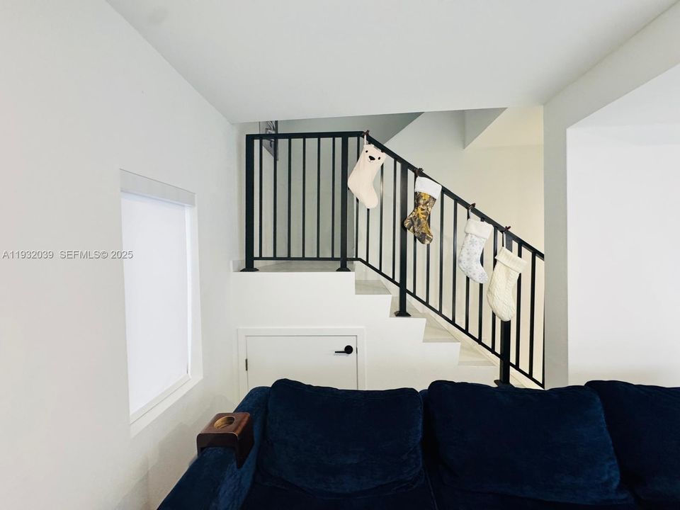 出租: $3,950 (5 贝兹, 3 浴室, 1810 平方英尺)