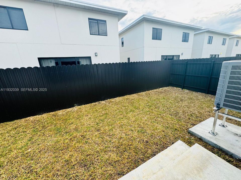 出租: $3,950 (5 贝兹, 3 浴室, 1810 平方英尺)