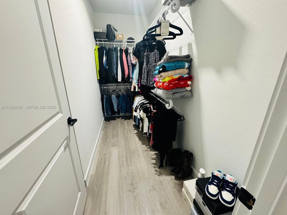 出租: $3,950 (5 贝兹, 3 浴室, 1810 平方英尺)