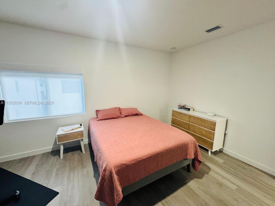 出租: $3,950 (5 贝兹, 3 浴室, 1810 平方英尺)