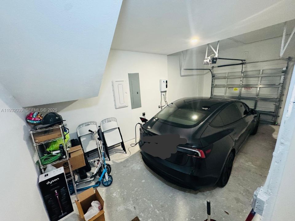 出租: $3,950 (5 贝兹, 3 浴室, 1810 平方英尺)