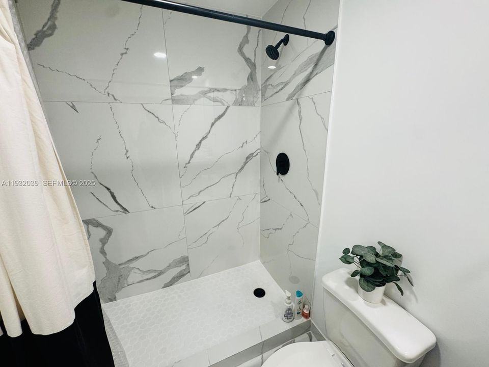 出租: $3,950 (5 贝兹, 3 浴室, 1810 平方英尺)