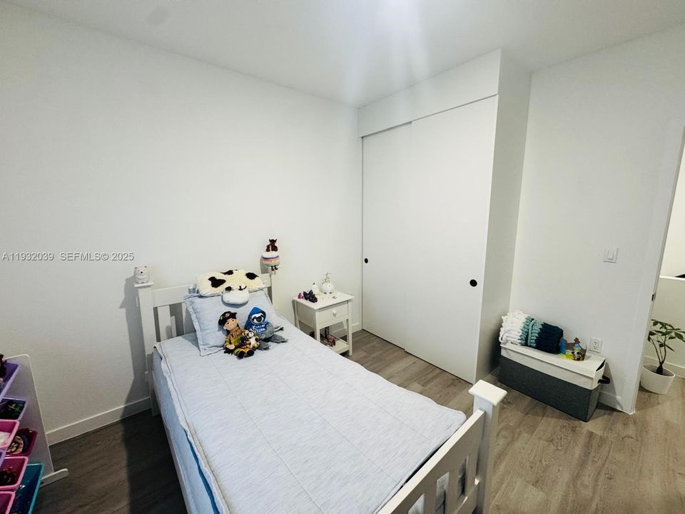 出租: $3,950 (5 贝兹, 3 浴室, 1810 平方英尺)