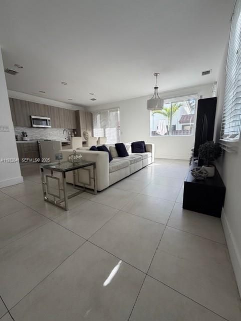 For Rent: $4,500 (3 beds, 2 baths, 1816 Square Feet)