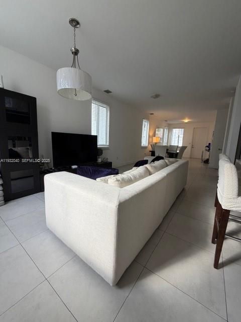 For Rent: $4,500 (3 beds, 2 baths, 1816 Square Feet)