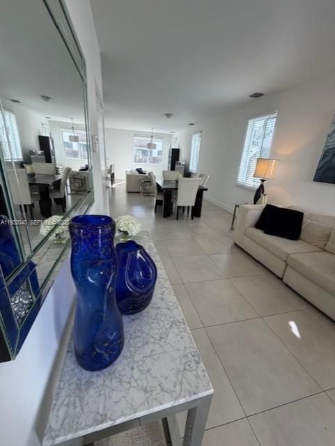 For Rent: $4,500 (3 beds, 2 baths, 1816 Square Feet)