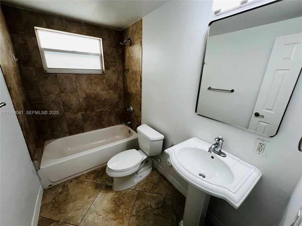 For Rent: $2,800 (2 beds, 1 baths, 1100 Square Feet)