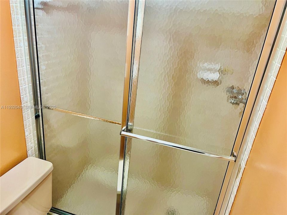 待售: $235,000 (2 贝兹, 2 浴室, 1210 平方英尺)