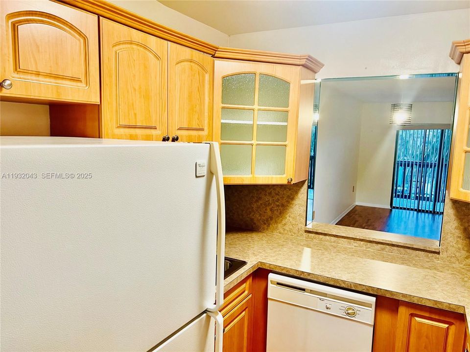 待售: $235,000 (2 贝兹, 2 浴室, 1210 平方英尺)