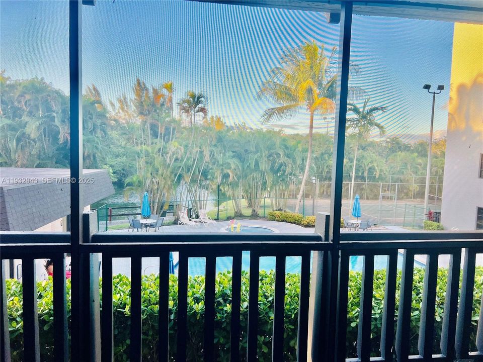 待售: $235,000 (2 贝兹, 2 浴室, 1210 平方英尺)