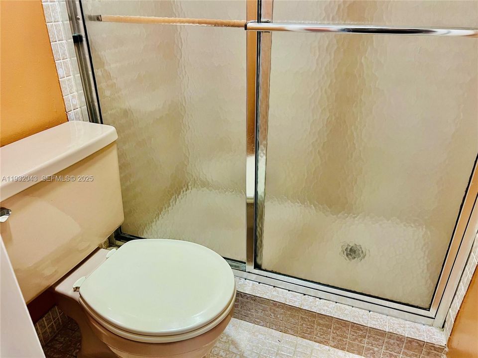 待售: $235,000 (2 贝兹, 2 浴室, 1210 平方英尺)