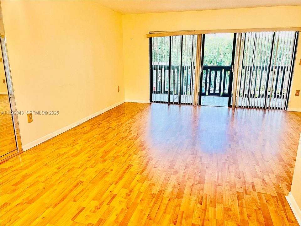 待售: $235,000 (2 贝兹, 2 浴室, 1210 平方英尺)