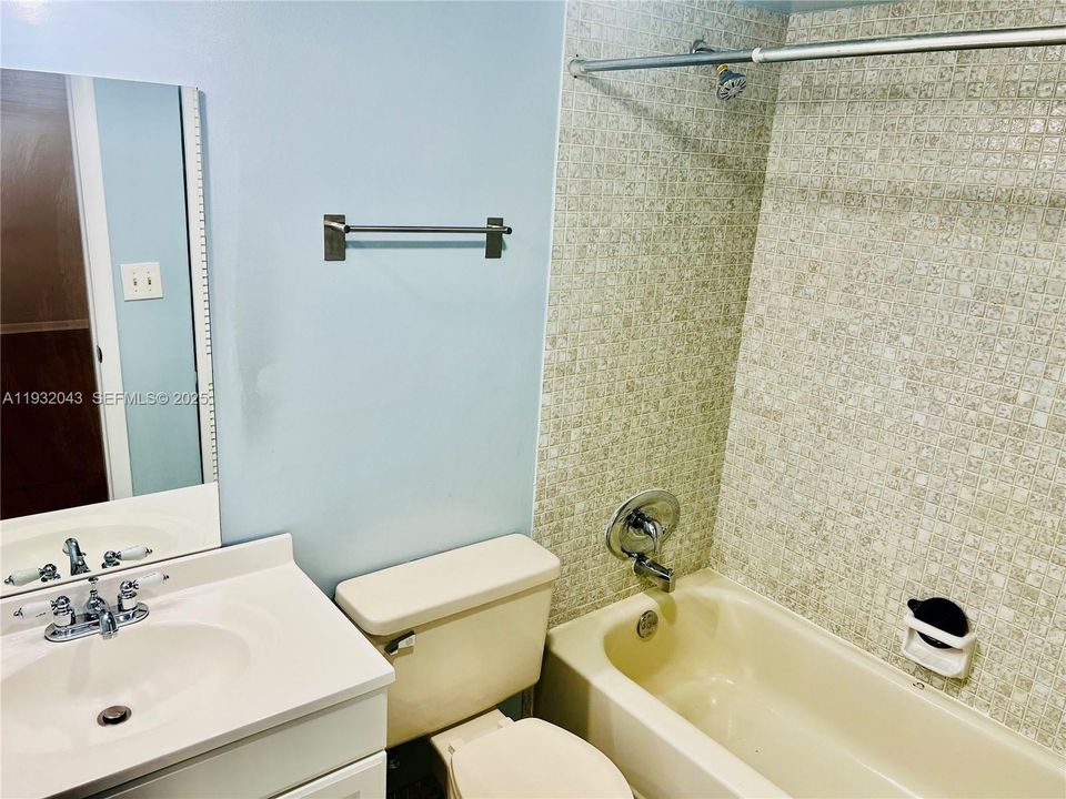 待售: $235,000 (2 贝兹, 2 浴室, 1210 平方英尺)