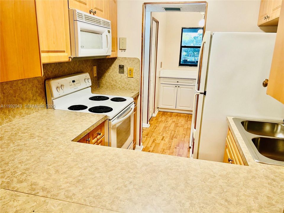 待售: $235,000 (2 贝兹, 2 浴室, 1210 平方英尺)