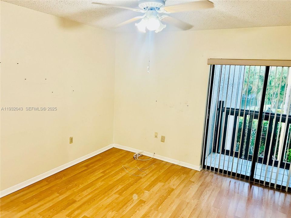 待售: $235,000 (2 贝兹, 2 浴室, 1210 平方英尺)