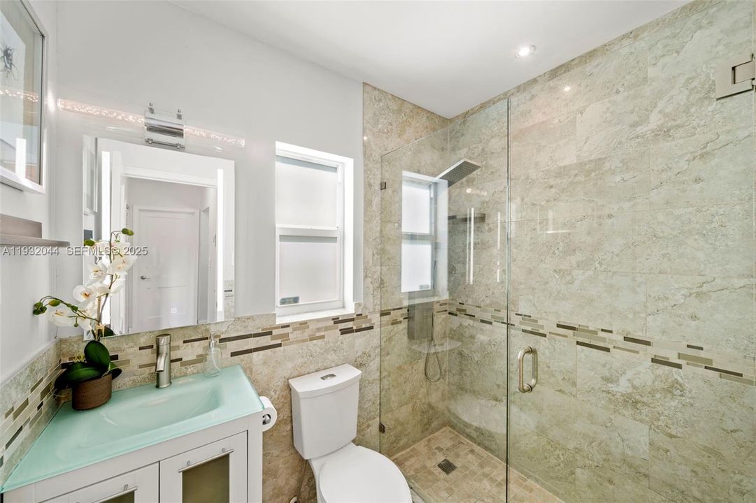 待售: $939,000 (3 贝兹, 1 浴室, 1327 平方英尺)