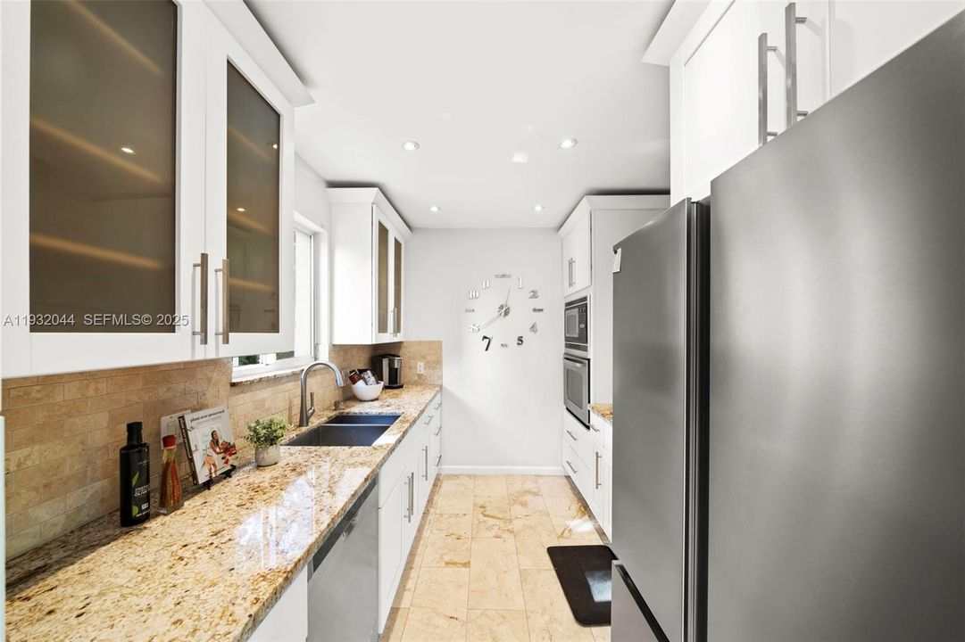 待售: $939,000 (3 贝兹, 1 浴室, 1327 平方英尺)