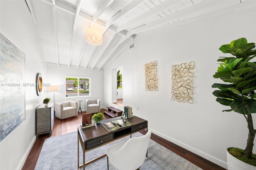 待售: $939,000 (3 贝兹, 1 浴室, 1327 平方英尺)