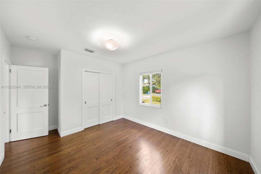 待售: $939,000 (3 贝兹, 1 浴室, 1327 平方英尺)