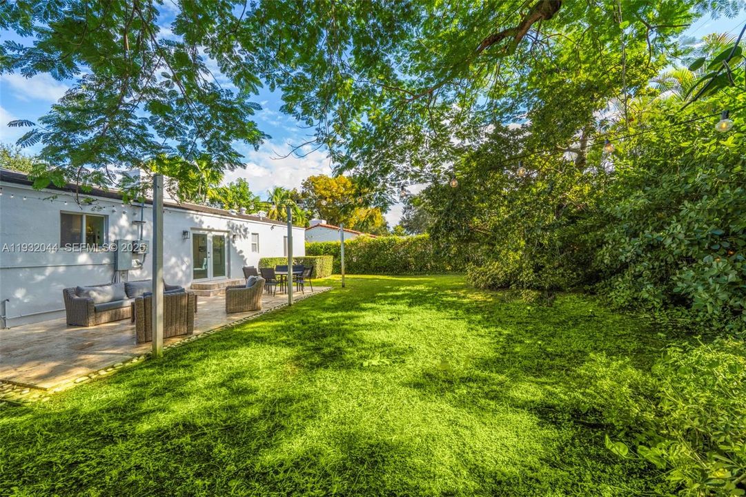 待售: $939,000 (3 贝兹, 1 浴室, 1327 平方英尺)