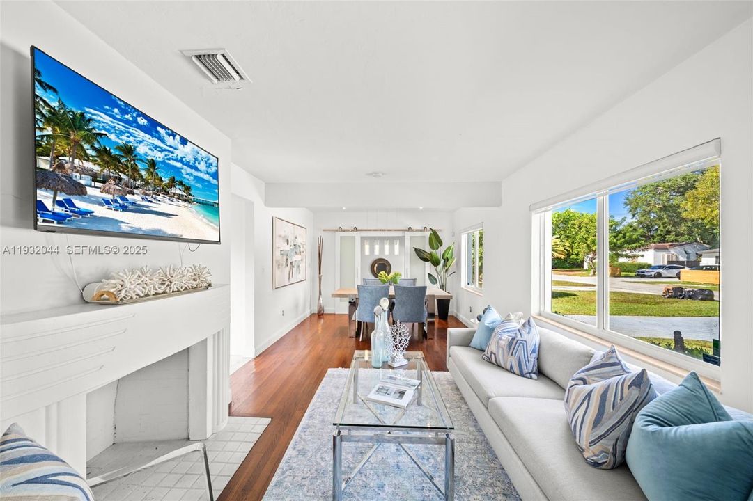 待售: $939,000 (3 贝兹, 1 浴室, 1327 平方英尺)