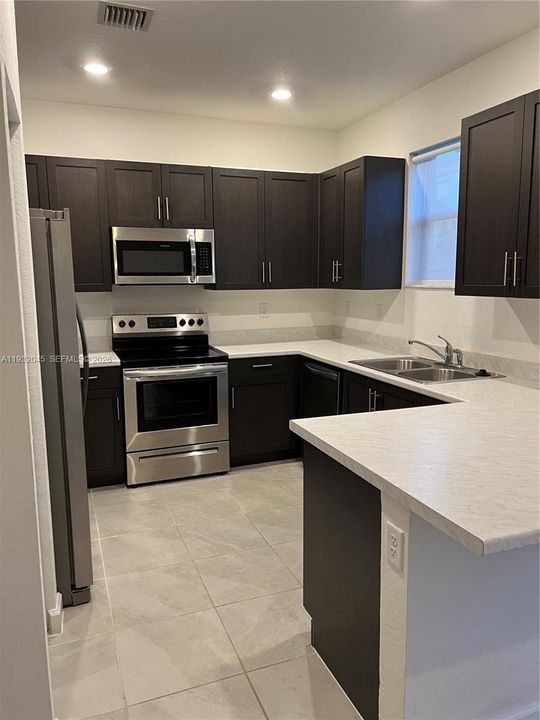 В аренду: $2,600 (3 спален, 2 ванн, 1442 Квадратных фут)