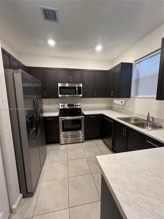 В аренду: $2,600 (3 спален, 2 ванн, 1442 Квадратных фут)