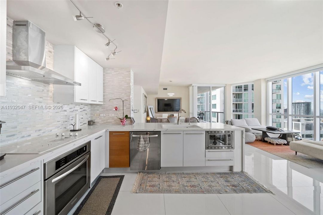 For Rent: $6,800 (3 beds, 3 baths, 1795 Square Feet)