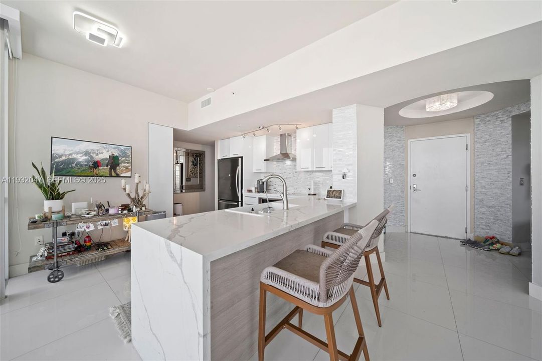 For Rent: $6,800 (3 beds, 3 baths, 1795 Square Feet)