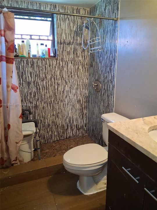 На продажу: $855,000 (5 спален, 4 ванн, 2068 Квадратных фут)