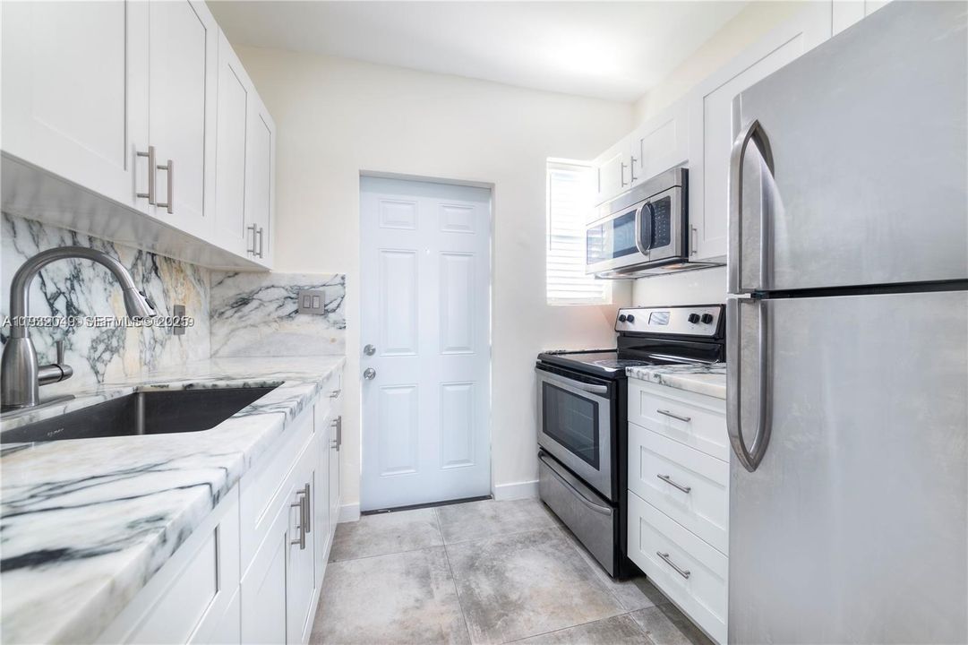 For Rent: $2,500 (2 beds, 2 baths, 900 Square Feet)