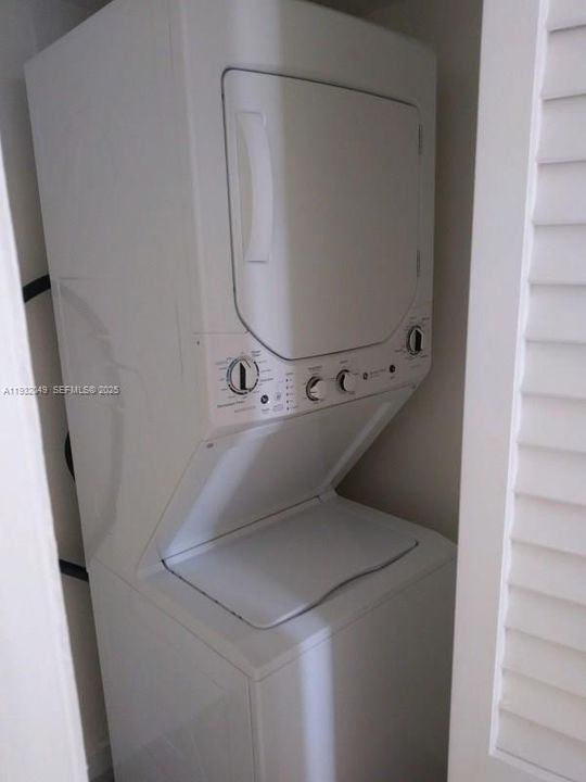 For Rent: $2,500 (2 beds, 2 baths, 900 Square Feet)