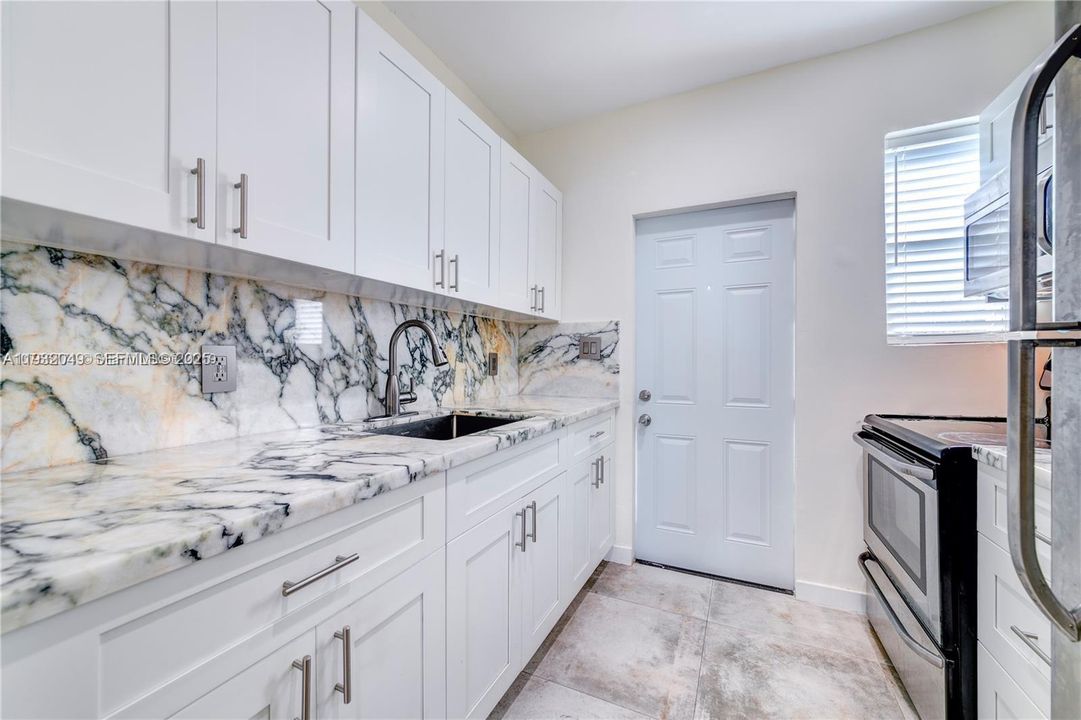 For Rent: $2,500 (2 beds, 2 baths, 900 Square Feet)