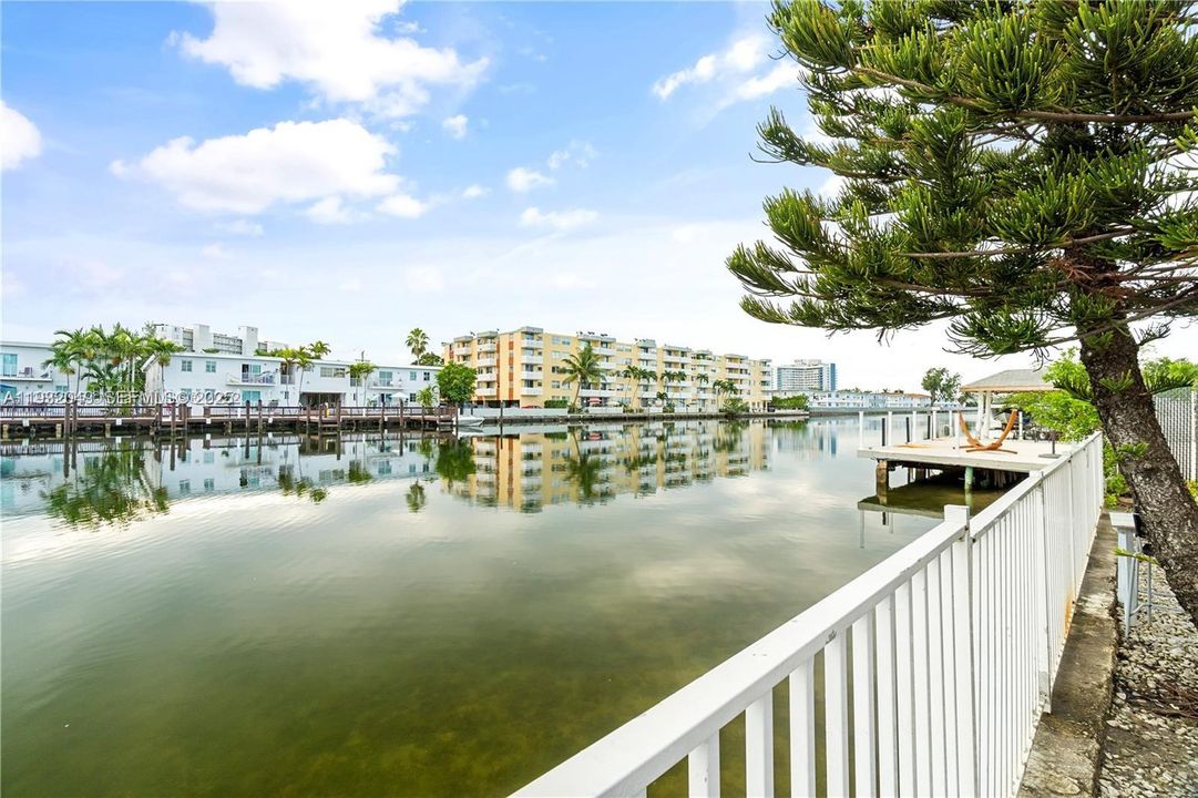 For Rent: $2,500 (2 beds, 2 baths, 900 Square Feet)