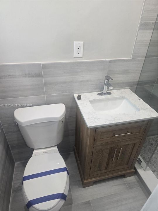 For Rent: $2,100 (1 beds, 1 baths, 3511 Square Feet)