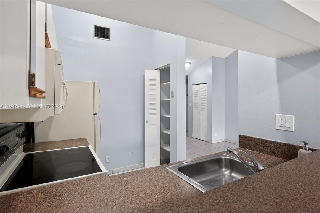 На продажу: $235,000 (1 спален, 1 ванн, 862 Квадратных фут)