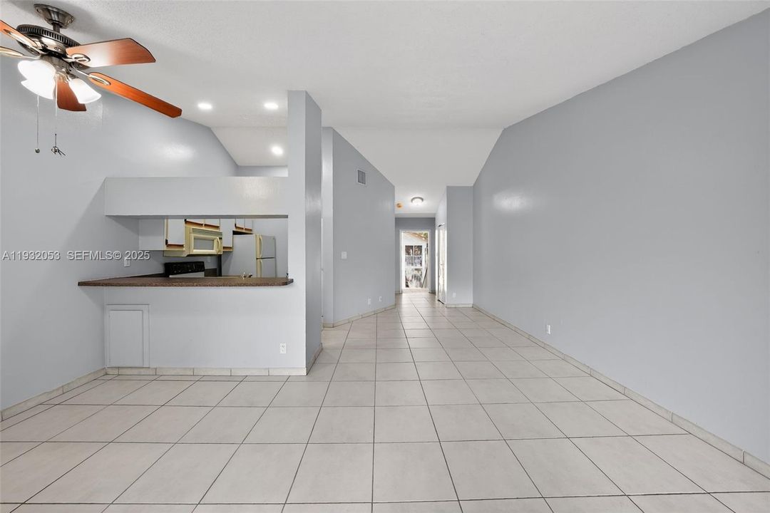 На продажу: $235,000 (1 спален, 1 ванн, 862 Квадратных фут)