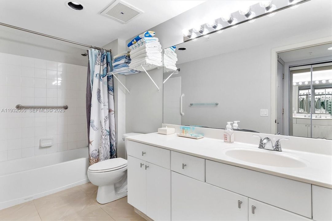 For Sale: $645,000 (2 beds, 2 baths, 1330 Square Feet)