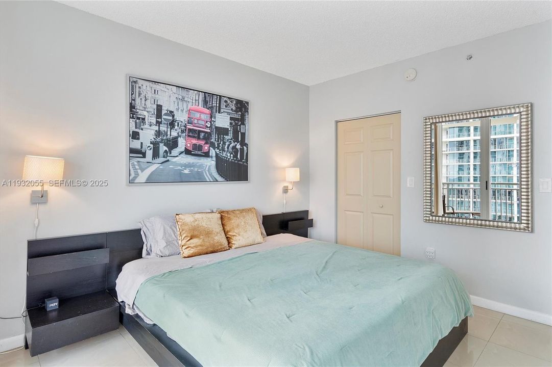For Sale: $645,000 (2 beds, 2 baths, 1330 Square Feet)