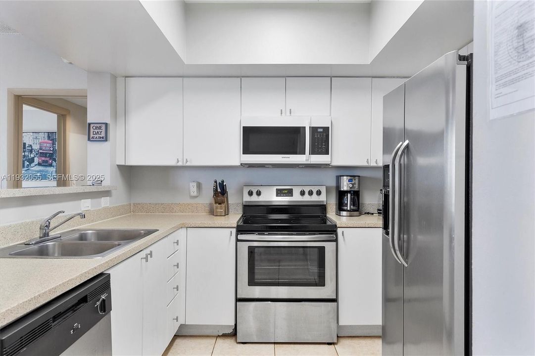 For Sale: $645,000 (2 beds, 2 baths, 1330 Square Feet)